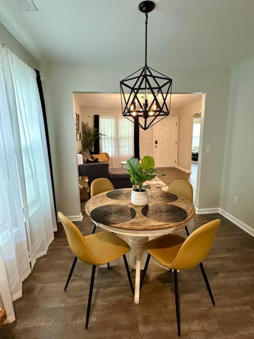Cozy And Luxury Home Raleigh Eksteriør bilde