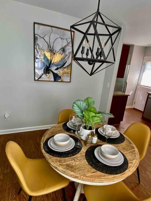 Cozy And Luxury Home Raleigh Eksteriør bilde