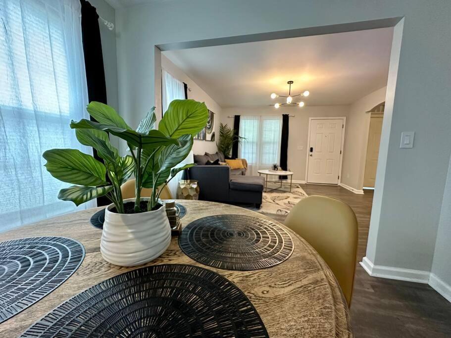 Cozy And Luxury Home Raleigh Eksteriør bilde