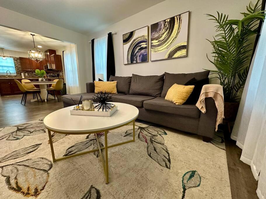 Cozy And Luxury Home Raleigh Eksteriør bilde