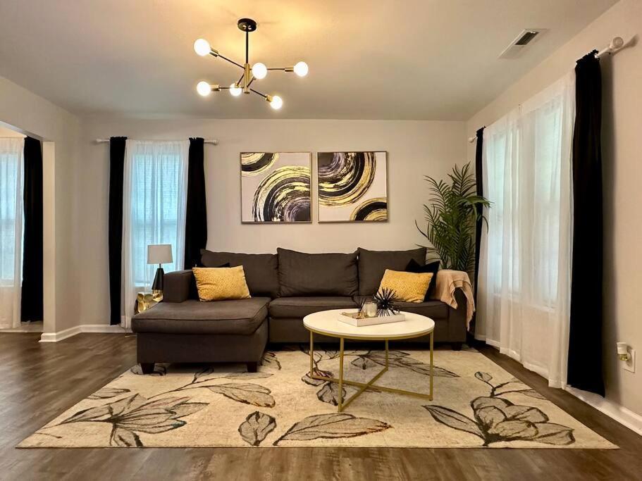 Cozy And Luxury Home Raleigh Eksteriør bilde